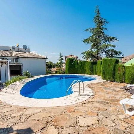 Spacious Villa With Private Pool In 莫纳奇尔 外观 照片
