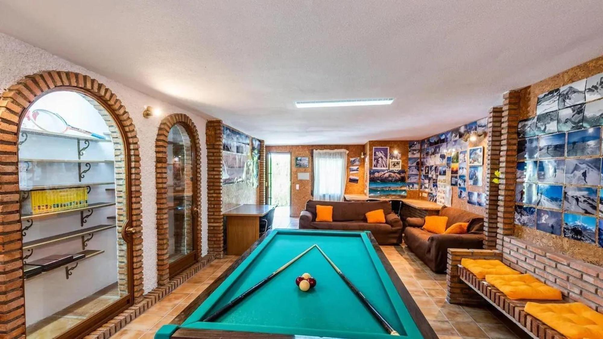 Spacious Villa With Private Pool In 莫纳奇尔 外观 照片