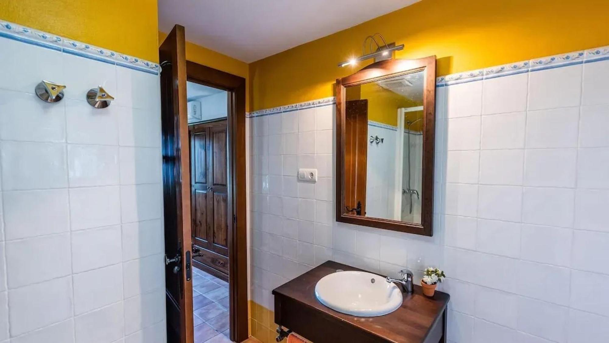 Spacious Villa With Private Pool In 莫纳奇尔 外观 照片