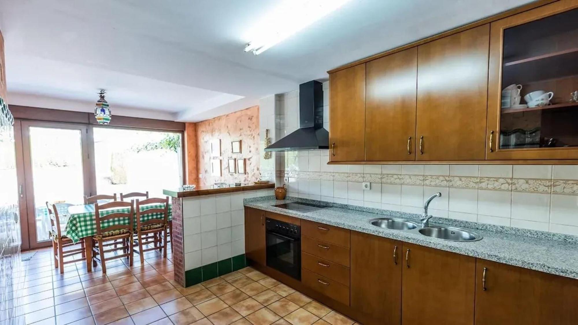 Spacious Villa With Private Pool In 莫纳奇尔 外观 照片
