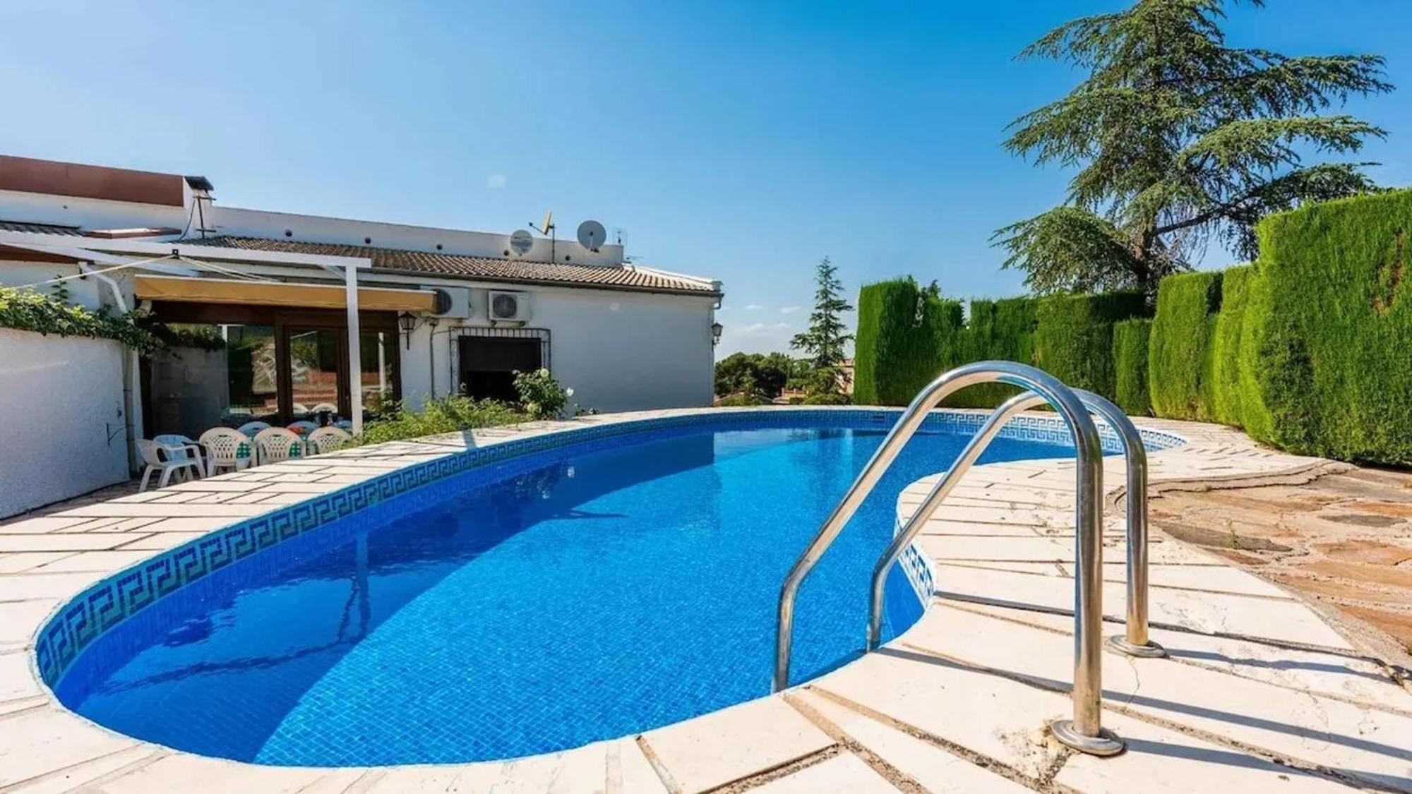 Spacious Villa With Private Pool In 莫纳奇尔 外观 照片