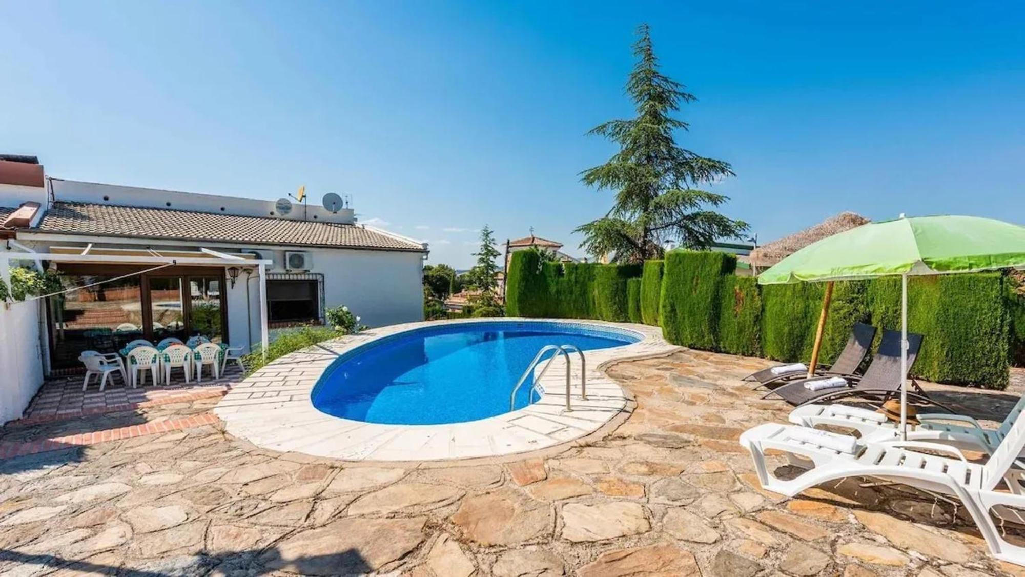 Spacious Villa With Private Pool In 莫纳奇尔 外观 照片